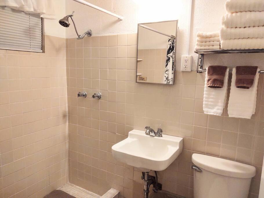 #02 - Unique Lakeside Studio Cottage- Pet Friendly Хот Спрингс Екстериор снимка