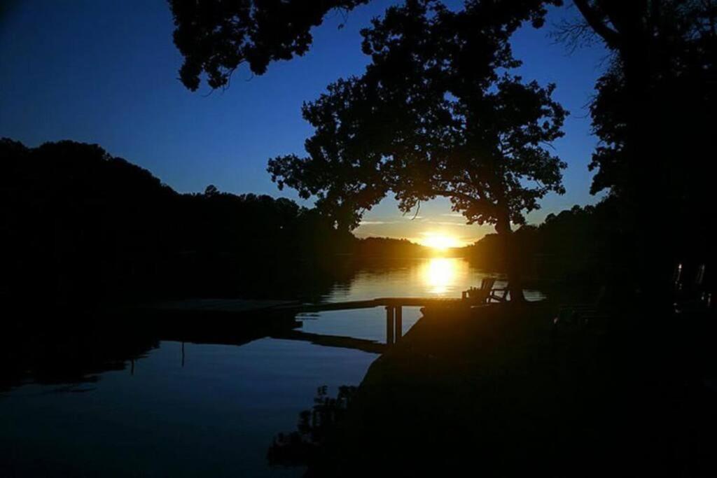 #02 - Unique Lakeside Studio Cottage- Pet Friendly Хот Спрингс Екстериор снимка