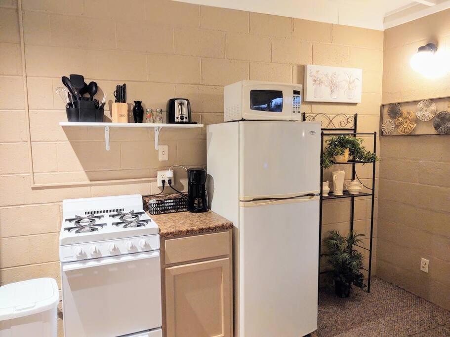 #02 - Unique Lakeside Studio Cottage- Pet Friendly Хот Спрингс Екстериор снимка